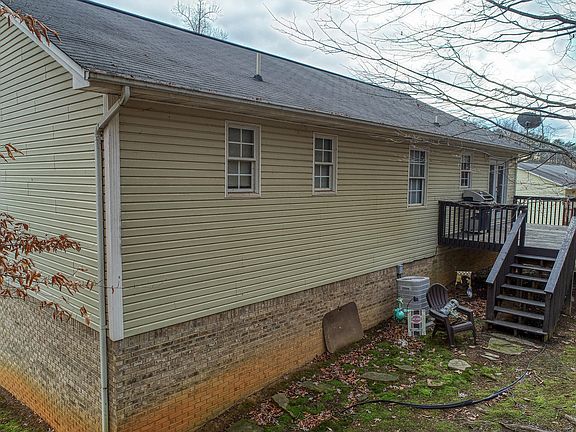 4th image of 514 Old Village Ct