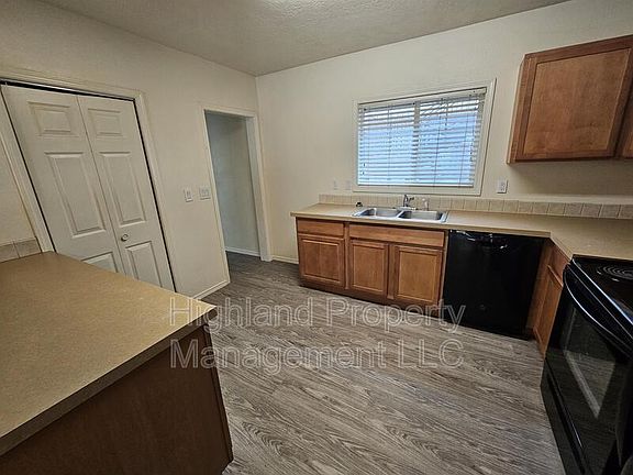 3rd image of 1020 NE B St #7