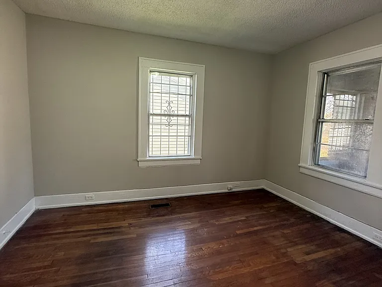 1437 Woodland Ave SW — Photo 6