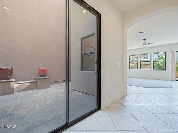 4th image of 109 E Castlefield Cir