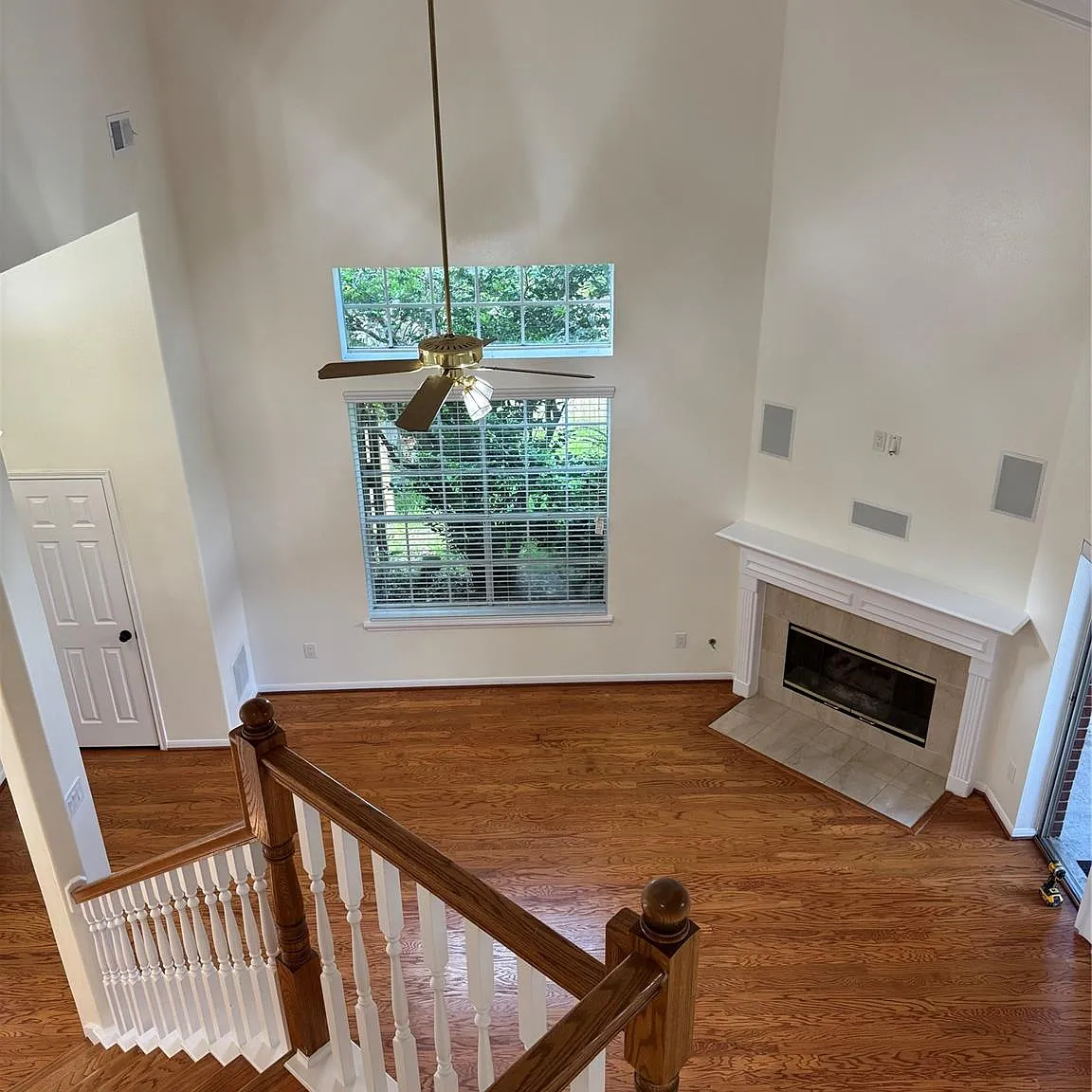 4 bed, 2.5 bath, 2421 sqft, $2,600 — Photo 4
