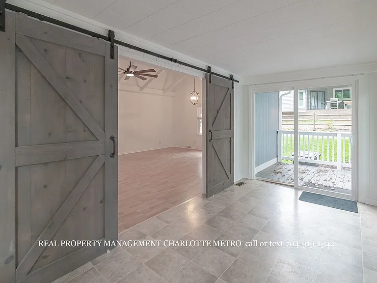 1059 Woodlake Ln — Photo 24