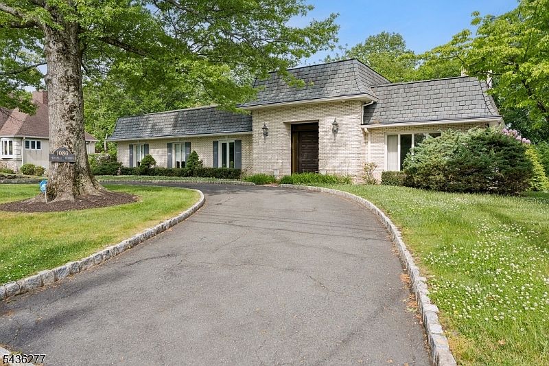 1st image of 1080 Prospect Ave