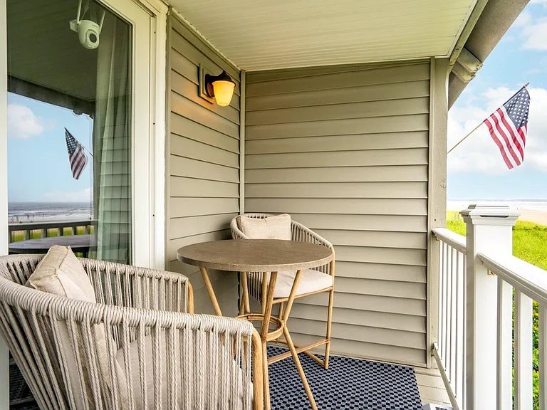 105 E Grand Ave #7 — Photo 16