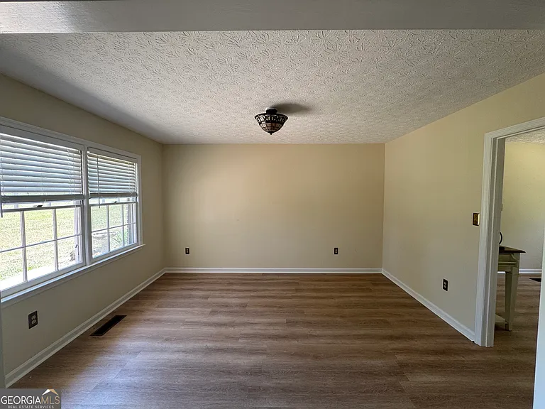 1041 Limmerick Dr — Photo 11