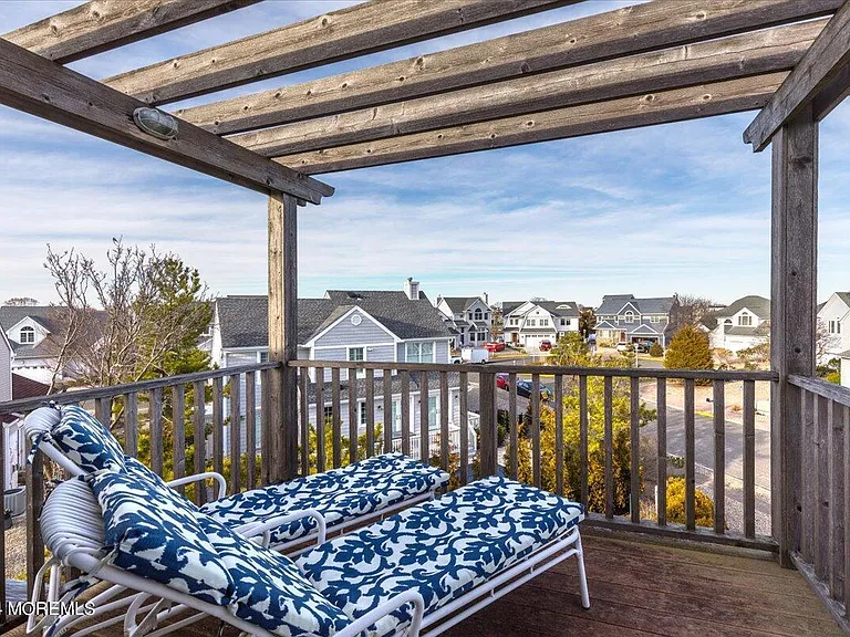 108 Glimmer Glass Cir — Photo 27