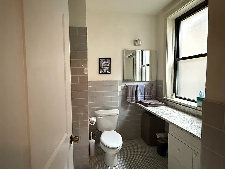 1134 W Oakdale Ave #2F — Photo 9