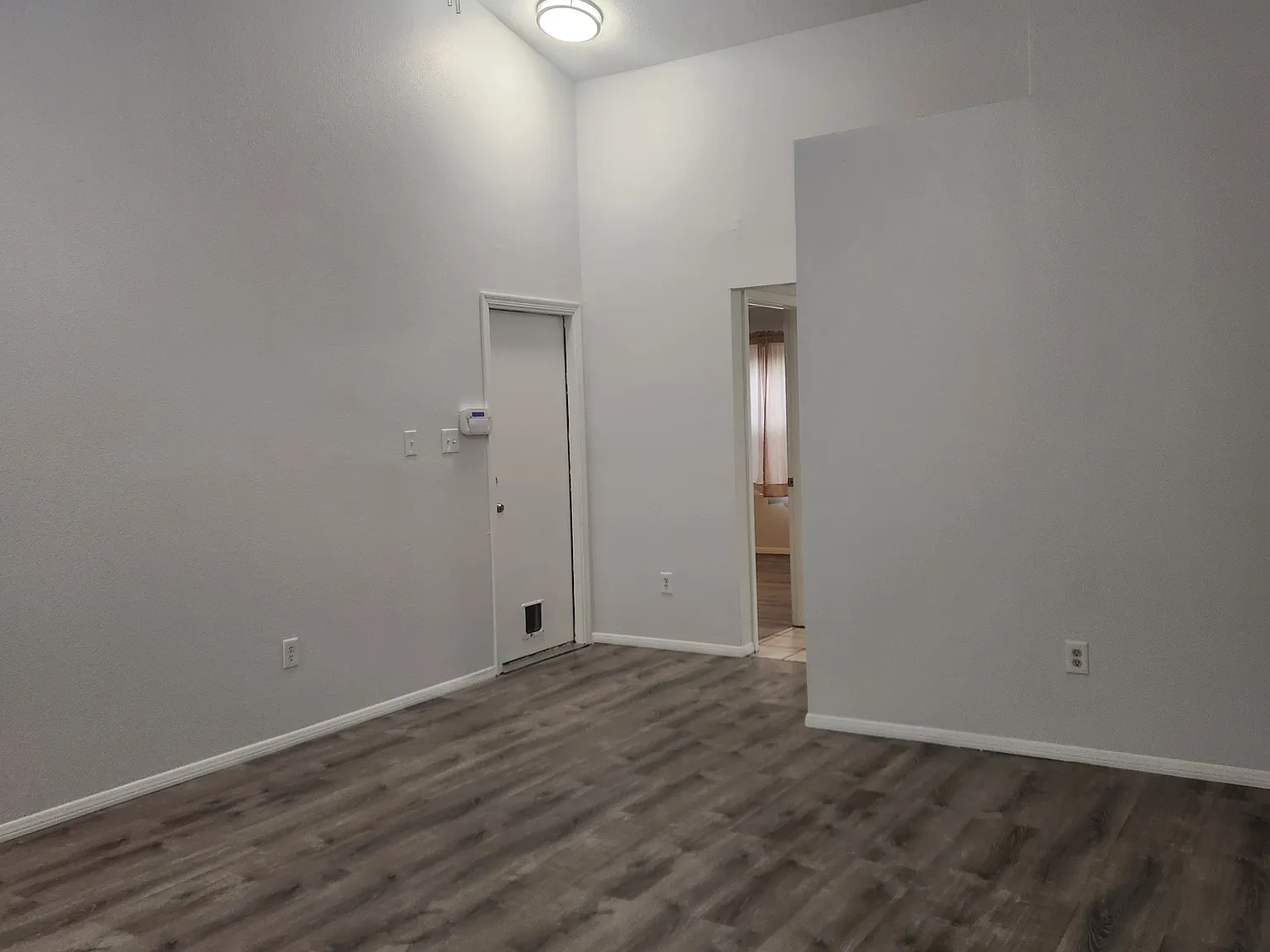 3 bed, 1150 sqft, $2,000 — Photo 3