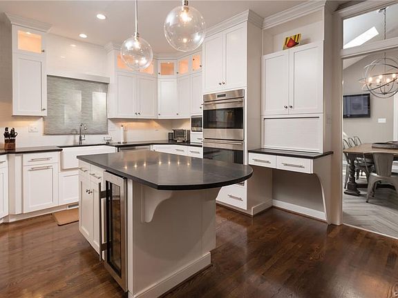4th image of 302 Cheswick Ln