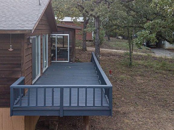 Image 4: Deck next to screened & covered deck