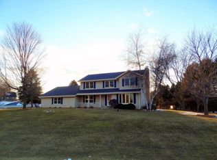S52W23180 Amy Ct, Waukesha, WI 53189