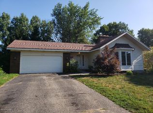 2749 Parkside Dr, Jenison, MI 49428