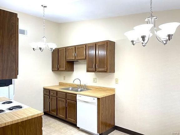 4th image of 73 Peachtree Ln