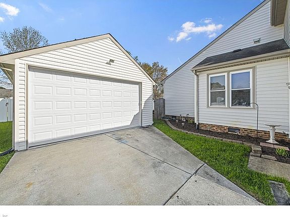 3rd image of 954 N Haven Cir