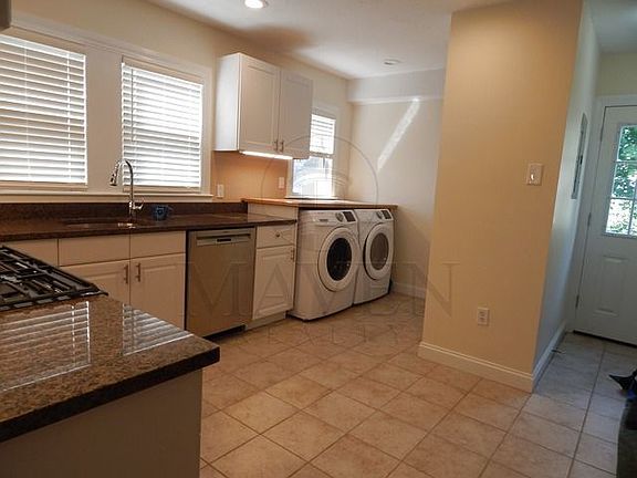 5th image of 22 Sunset Ave