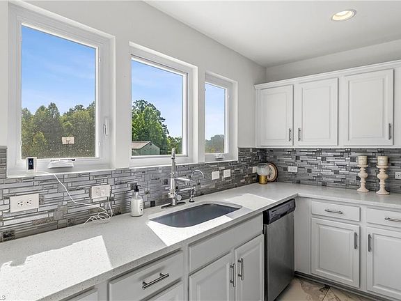 3rd image of 5315 Murray Rd