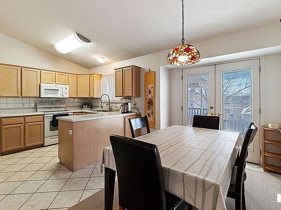 Main level dining & kitchen