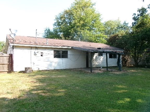 3rd image of 3216 Thunderbird Ln