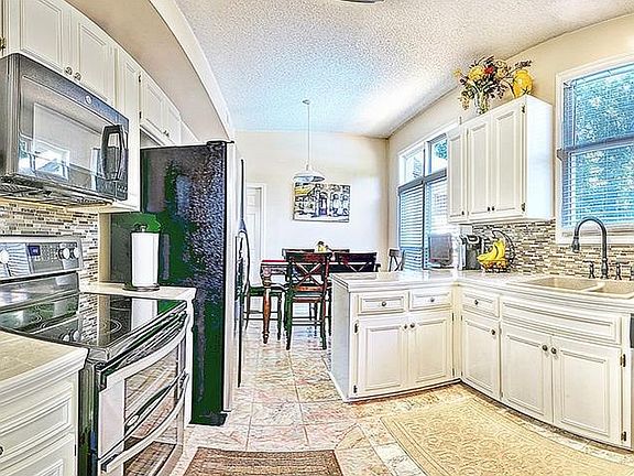 5th image of 2224 Kingsbury Dr