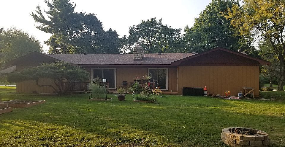 2nd image of 1004 Lark Ln
