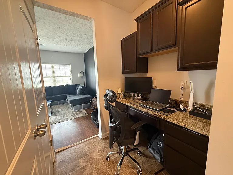 1567 Sprucedale Dr — Photo 10
