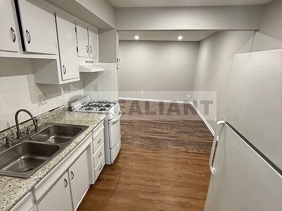 5th image of 208 Lakeshore Dr APT 5