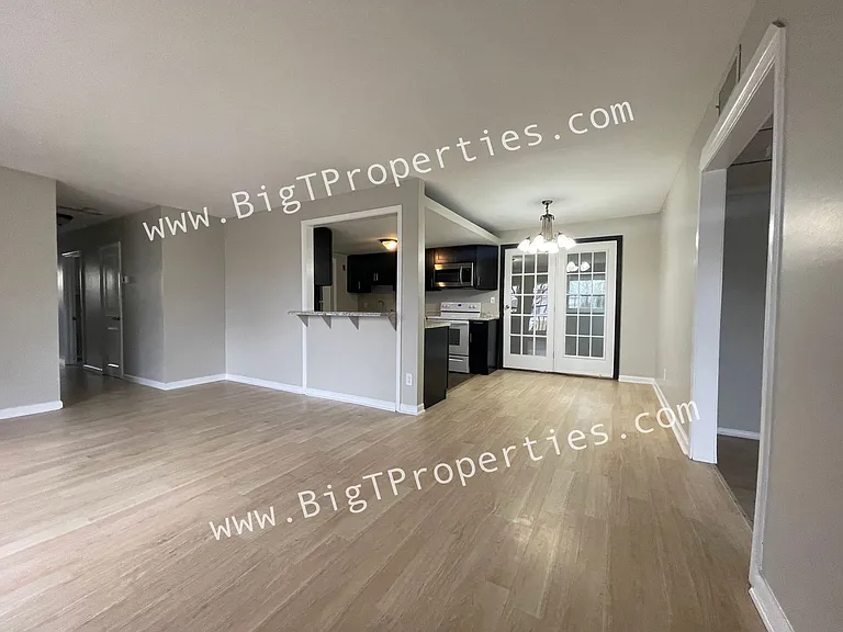 16 W Clairmont Dr — Photo 4