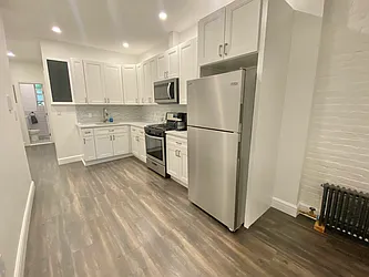 Rented by Papp Realty