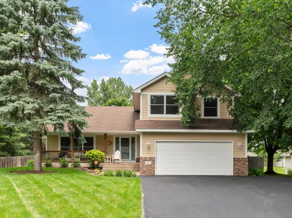 205 Burke Ave W, Roseville, MN 55113