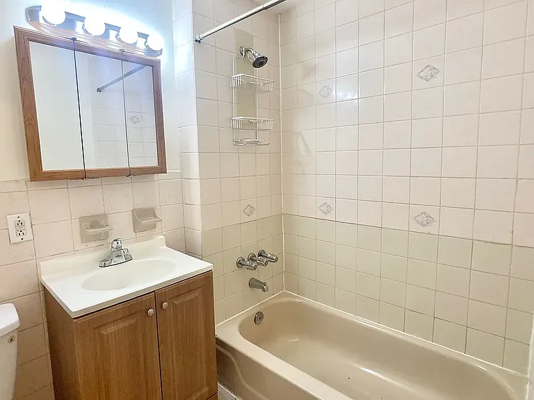 111 16th St #1R — Photo 7