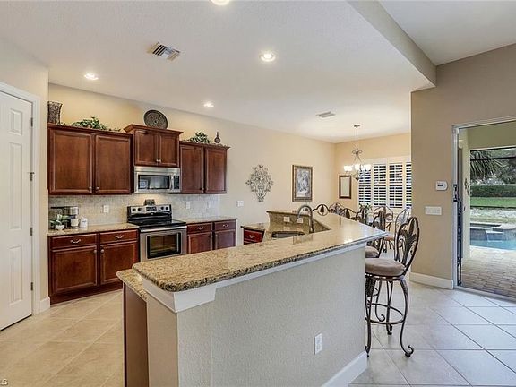 4th image of 26321 Stonewall Ln