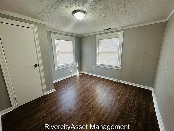 4th image of 1911 The Oaks Ave