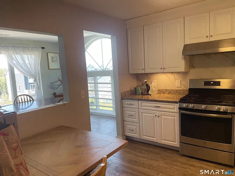 133 Harbour Close — Photo 8