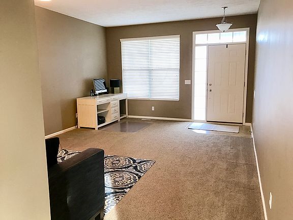 4th image of 2410 Lakewood Dr