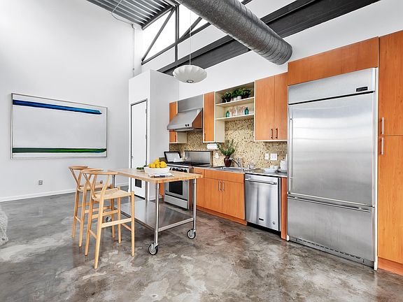 5th image of 1534 17th St Unit 205