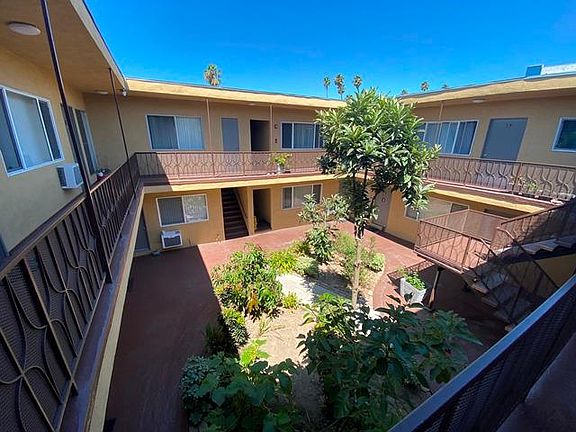 4th image of 133 S Mariposa Ave APT 4