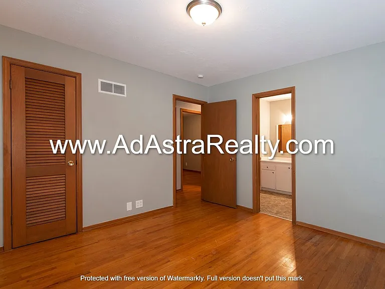 718 NW 5th St — Photo 15