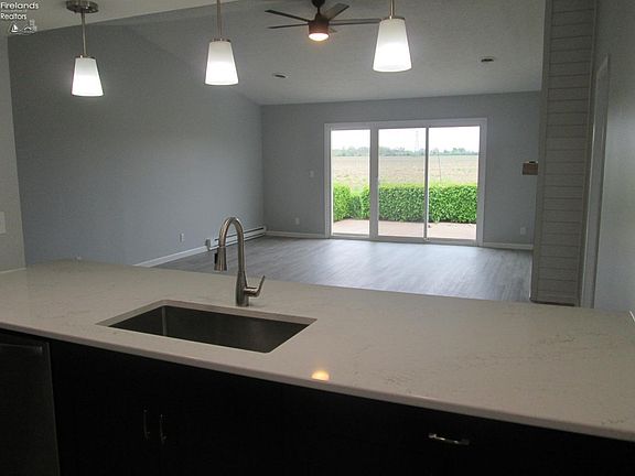 3rd image of 4618 Pinewood Dr APT 221