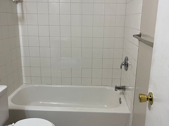 5th image of 2221 Leo Dr #D