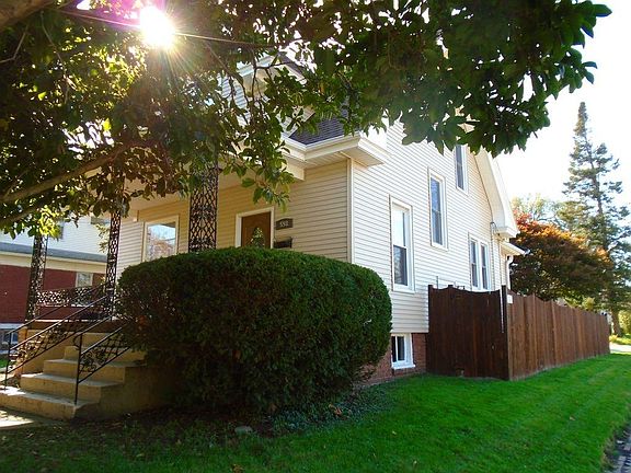 3rd image of 598 Clark St