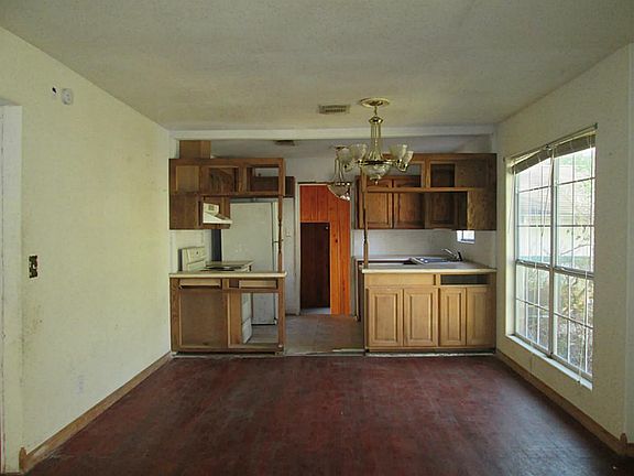 3rd image of 607 Dogwood Trl