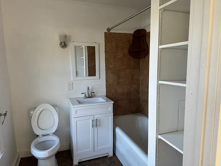 270 S Main St #3 — Photo 8