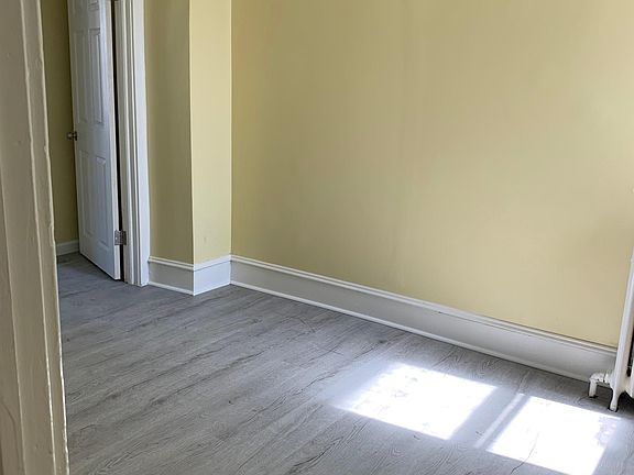 3rd image of 4243 Devereaux Ave