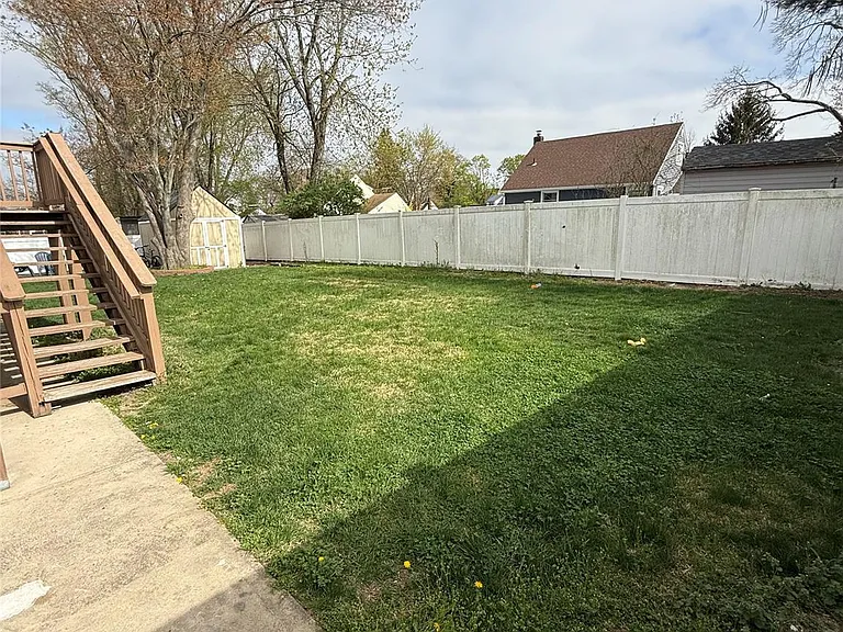480 Saint Johns St — Photo 8