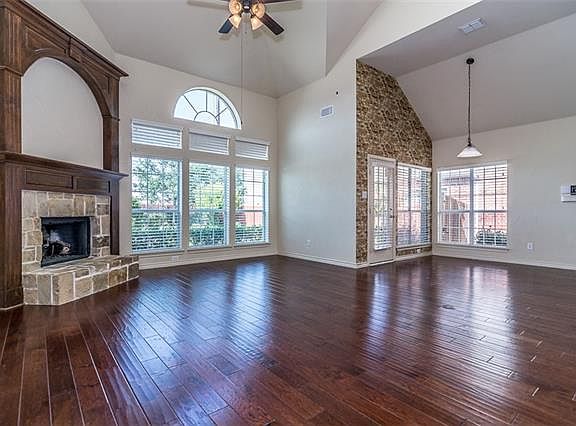 3rd image of 3615 Carlton Ct