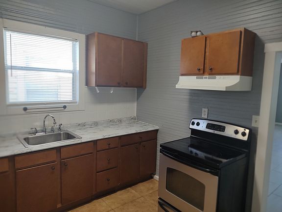 5th image of 1609 E Lake Ave