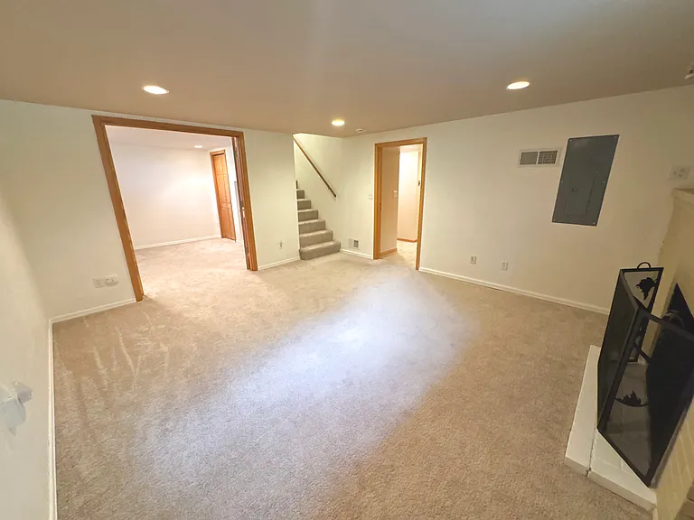 Additional recreation/living room (downstairs)