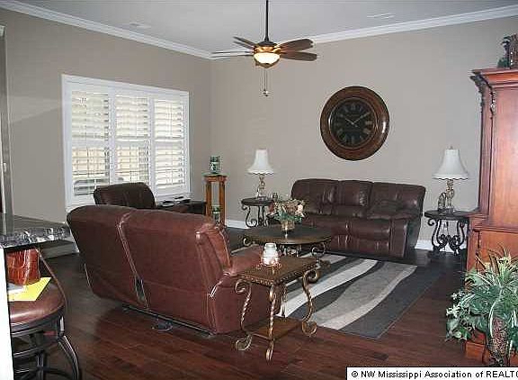 4th image of 3033 Marcia Louise Dr