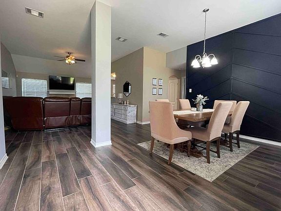 2nd image of 2030 Cumberland Dr #1