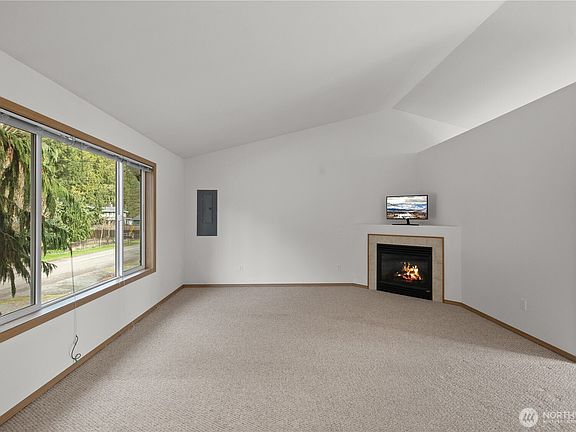 3rd image of 18128 115th Street NE